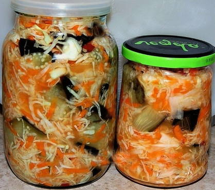 Салат из маринованных баклажанов, сладкого перца и моркови