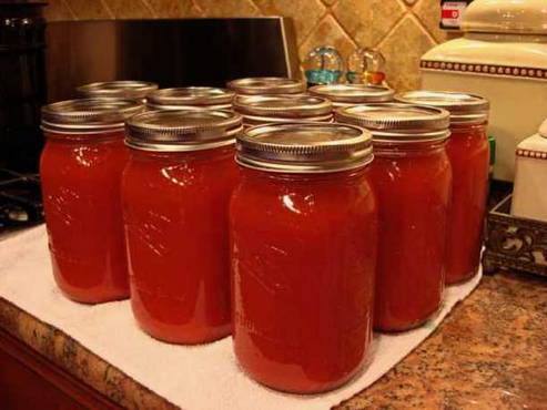 Огурцы в томатной заливке с чесноком на зиму