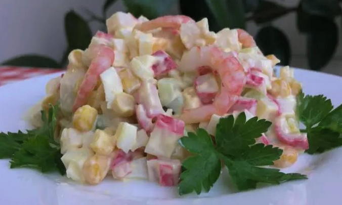 Ингредиенты для «Салат с крабовыми палочками и креветками»: