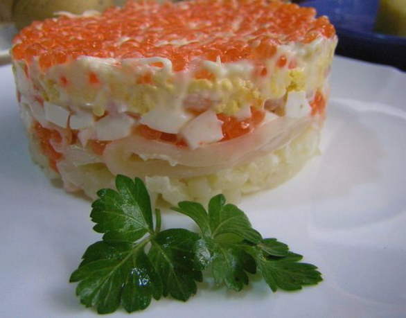 Салат Царский с кальмарами, креветками и красной икрой, пошаговый рецепт с фото на ккал