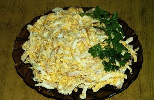 Салат из кальмаров с сыром - Рецепты - Hochland