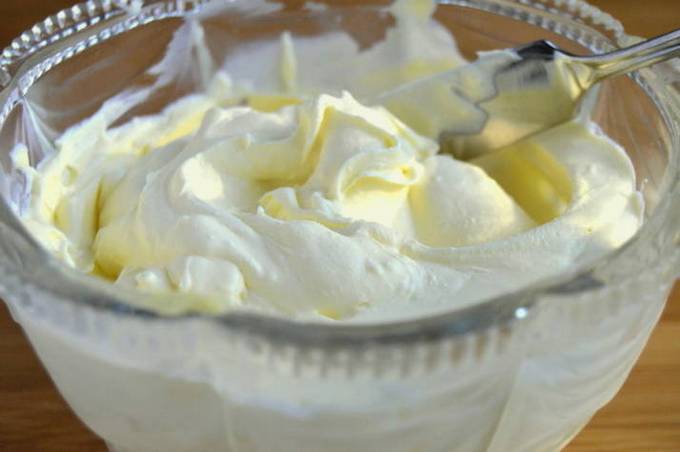 Густой сметанный крем для бисквитного торта