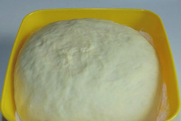 Дрожжевое тесто для пиццы с сухими дрожжами на молоке