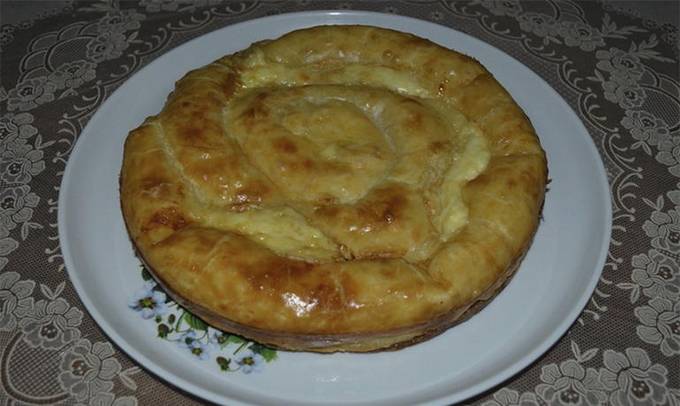 Сырный пирог Улитка из слоеного теста