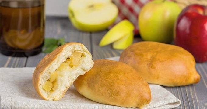 Тесто для пирожков с яблоками на сковороде