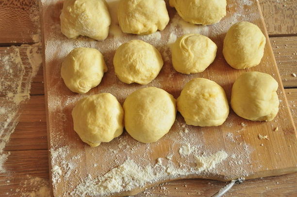 Пирожки с капустой из дрожжевого теста в духовке рецепт с фото пошагово