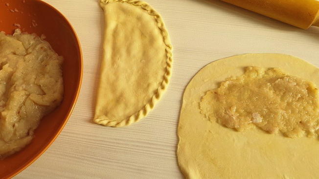 Тесто для чебуреков - рецепты, советы по приготовлению - Типичный Кулинар