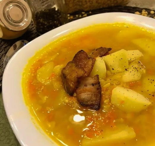 Гороховый суп с копченым салом