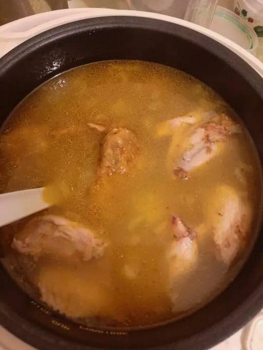 Гороховый суп с копчеными крылышками в мультиварке