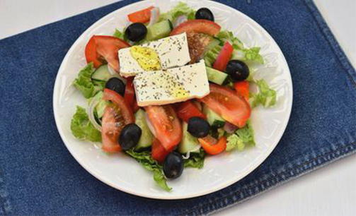 Греческий салат с пекинской капустой классический