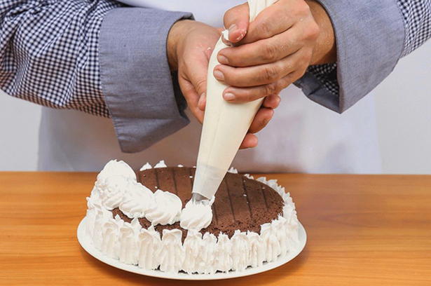 Как приготовить белковый крем для украшения торта в домашних условиях