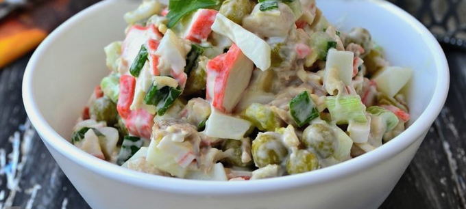 Крабовый салат с куриной грудкой - 5 рецептов самых вкусных и простых с фото пошагово