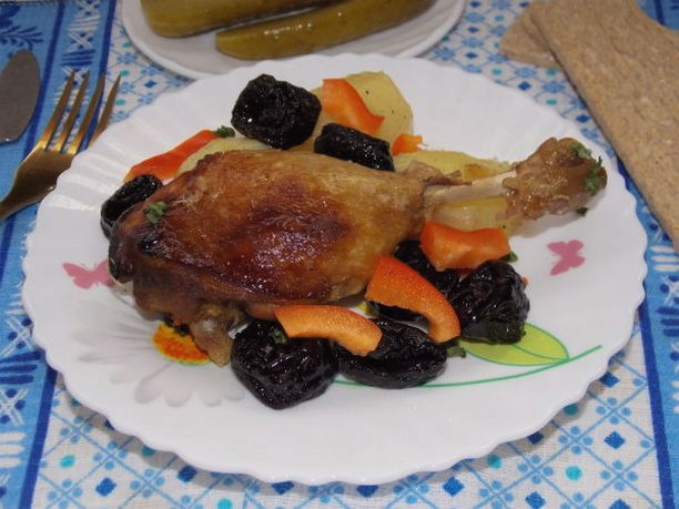 Рецепт утка с яблоком и черносливом
