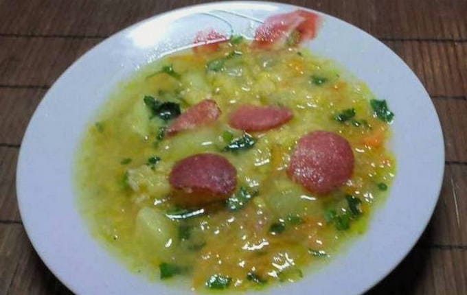 Гороховый суп с копченой колбасой