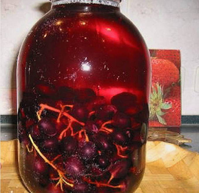 Компот из винограда с косточками на зиму — пошаговый рецепт с фото