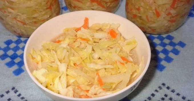 Капуста, маринованная с морковью и маслом быстрого приготовления