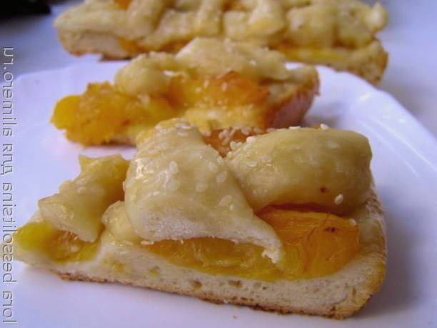 Рецепт: Пирог с абрикосами - Из дрожжевого теста