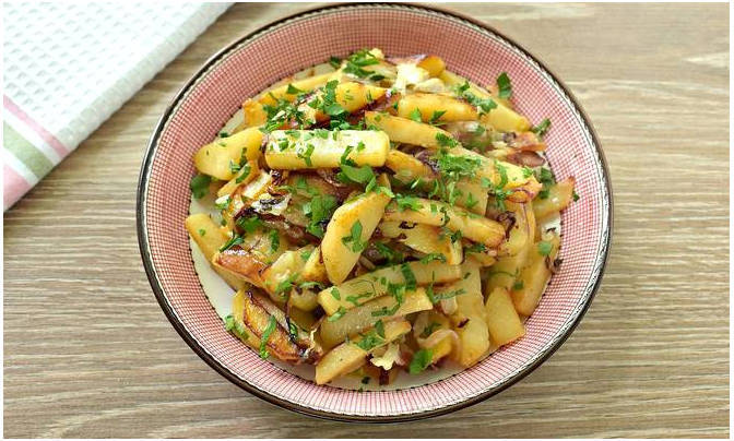 Жареная картошка с капустой на сковороде