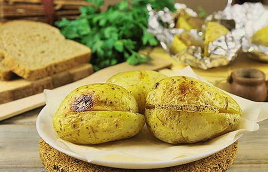 Картофель, запеченный с майонезом и чесноком - пошаговый рецепт с фото на slep-kostroma.ru