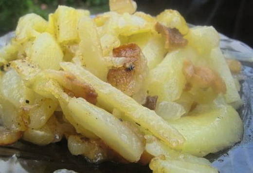 Картошка с салом на сковороде