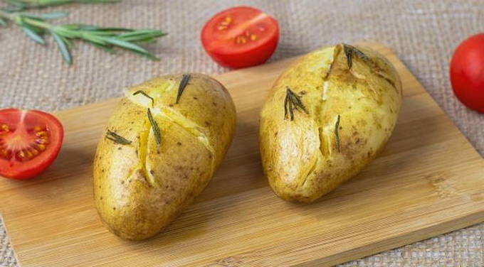 Печеная картошка в мундире в духовке
