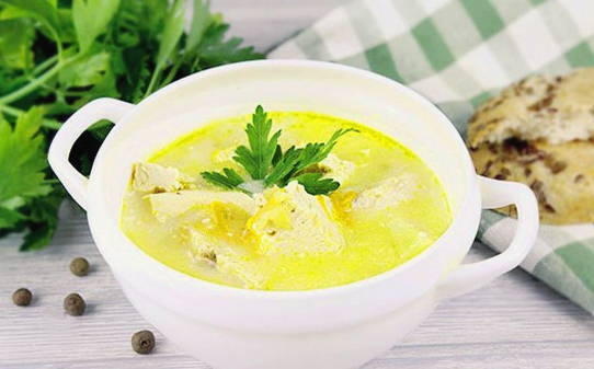 Сырный суп с курицей, картошкой и плавленым сыром