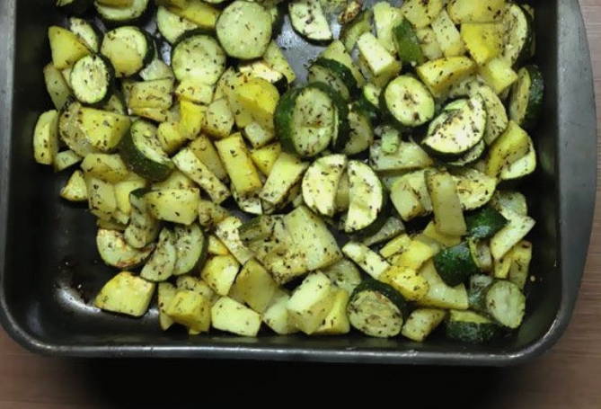 Картошка с овощами в духовке