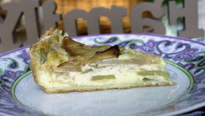 Яблочный пирог со сметаной заливкой