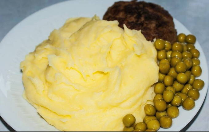 Картофельное пюре с яйцом и молоком