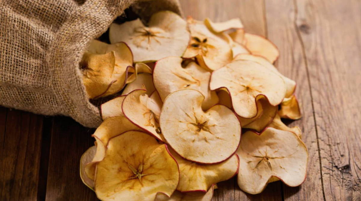 Сушеные яблоки в сушилке для овощей и фруктов