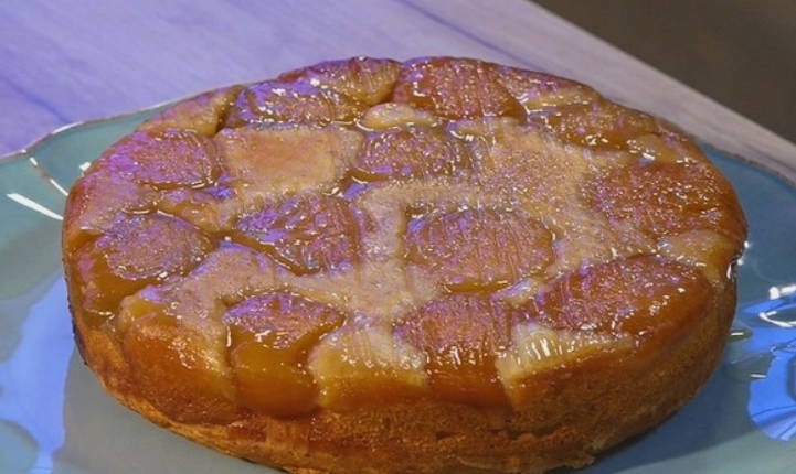 Пирог с консервированными персиками