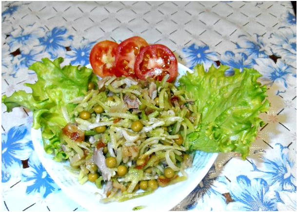 Салат из зеленой редьки с мясом