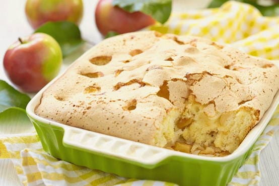 Яблочный пирог в духовке на сметане