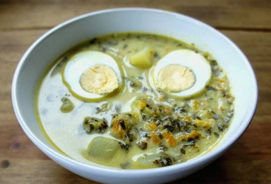 Щавелевый суп с курицей и яйцом