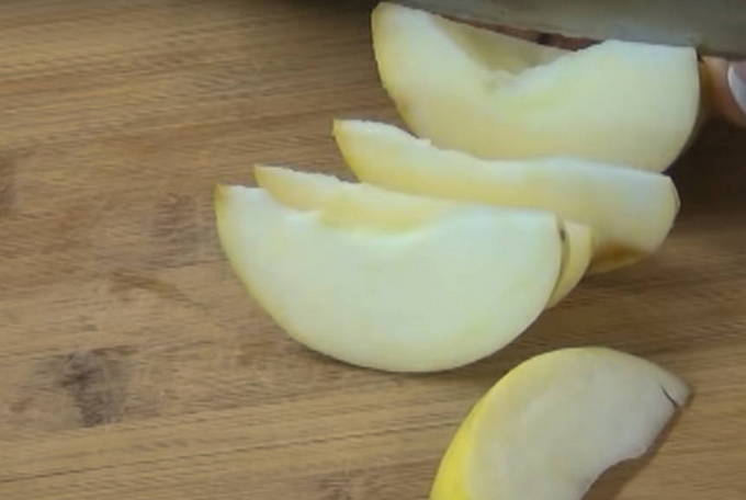 Утка с яблоками в рукаве для запекания в духовке