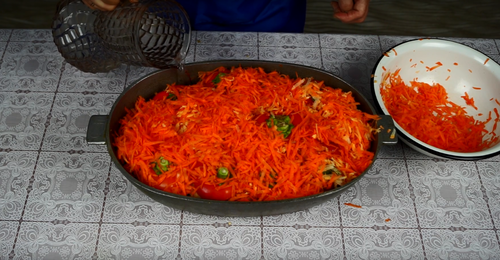Перец, фаршированный мясом и рисом