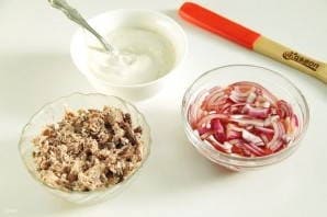 Салат с консервированным тунцом - 5 простых и вкусных рецептов с фото