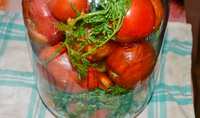 Помидоры с морковной ботвой на 1 литровую банку на зиму