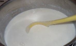Сколько нужно сыпать манки на литр молока для каши