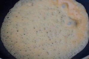Тонкие блины с дырочками на воде с яйцами - 5 рецептов с фото пошагово