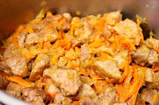 Тушеная картошка с мясом в кастрюле – 5 вкусных рецептов с фото пошагово