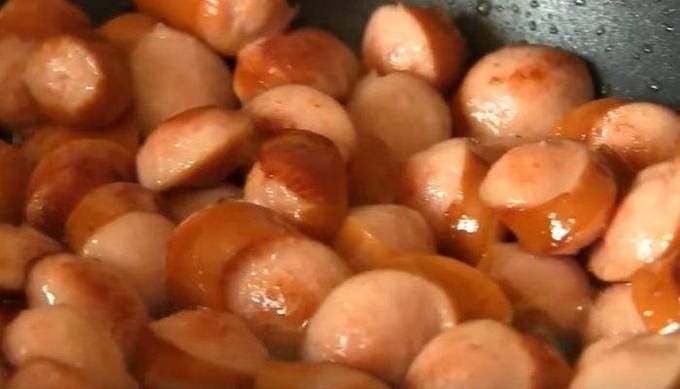 Тушеная капуста с сосисками - 7 очень вкусных рецептов с фото пошагово