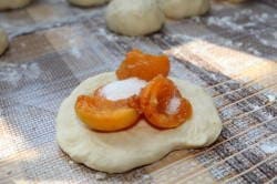 Пирожки с абрикосами в духовке