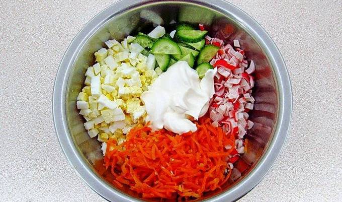 Салат с крабовыми палочками и морковкой по-корейски