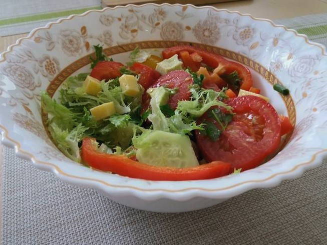 Салат с авокадо и сыром