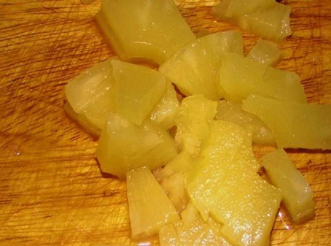 Салат с курицей ананасом и сыром