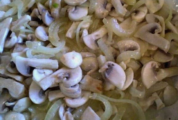Салат с грибами и рисом