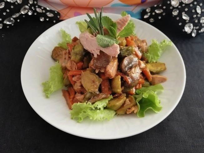 Салат с тунцом и овощами диетический