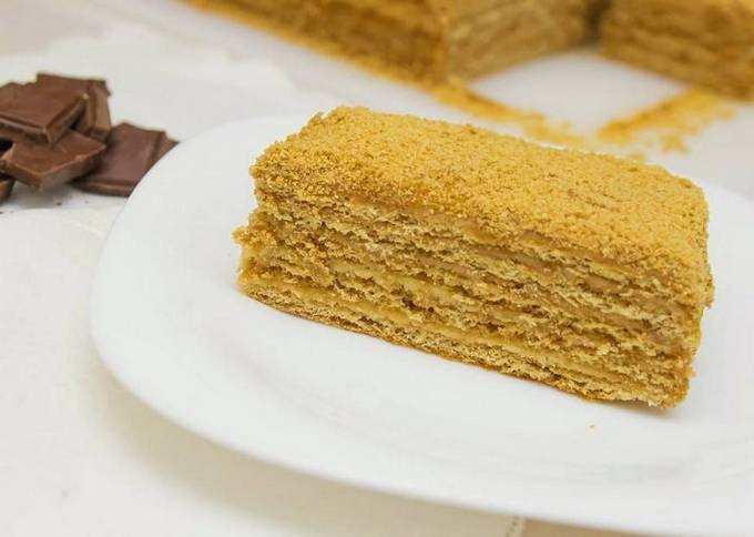 торт с готовыми бисквитными коржами со сгущенкой и сметаной рецепт | Дзен