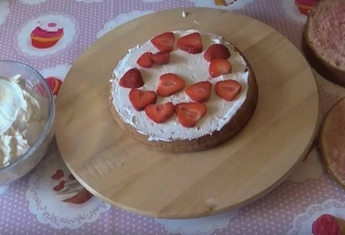 Бисквитный торт с маскарпоне